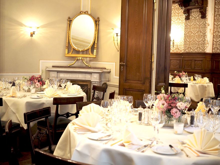 © https://media.hochzeit.click/image/upload/w_1800,c_fill,dpr_auto,f_auto/v1686223558/hochzeitclick01/2121/37608.jpg K. u. K. Hofzuckerbäcker Demel
