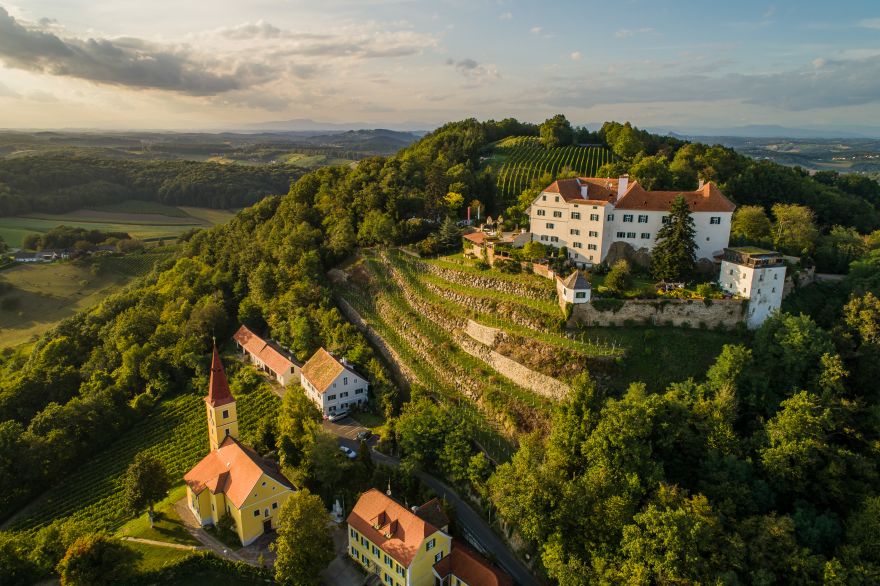 © https://media.hochzeit.click/image/upload/w_1800,c_fill,dpr_auto,f_auto/v1686223834/hochzeitclick01/2534/343241.jpg Schloss Kapfenstein Hotel