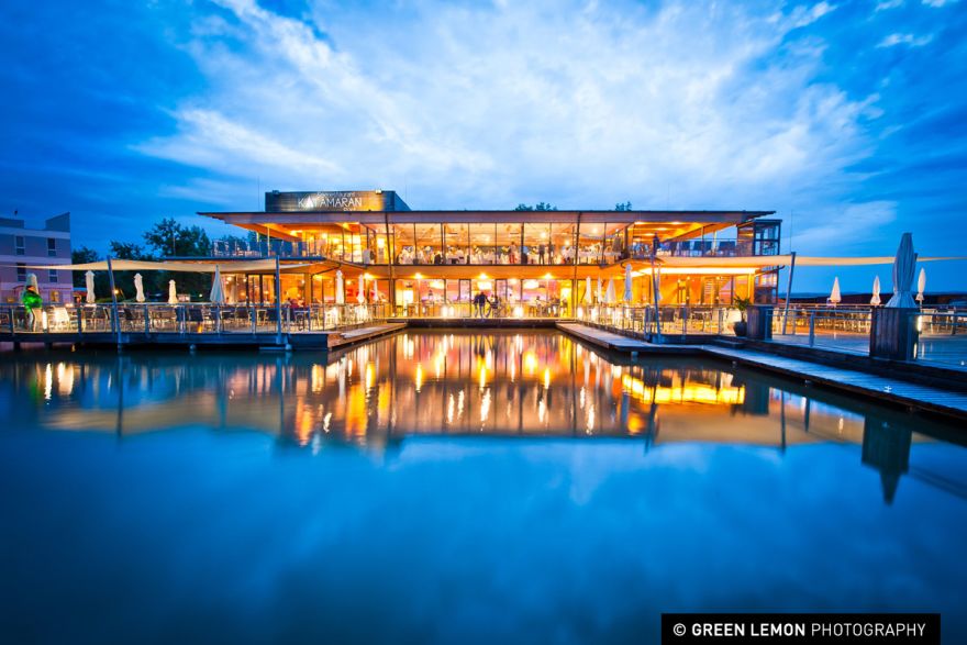 © https://media.hochzeit.click/image/upload/w_1800,c_fill,dpr_auto,f_auto/v1686223945/hochzeitclick01/1903/7728.jpg Seerestaurant Katamaran Rust