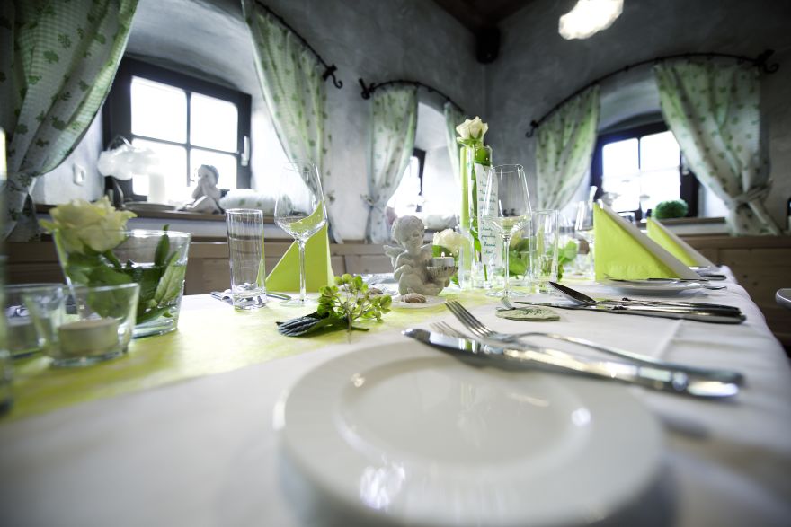 © https://media.hochzeit.click/image/upload/w_1800,c_fill,dpr_auto,f_auto/v1686224480/hochzeitclick01/20959/10767.jpg Eidenberger Alm