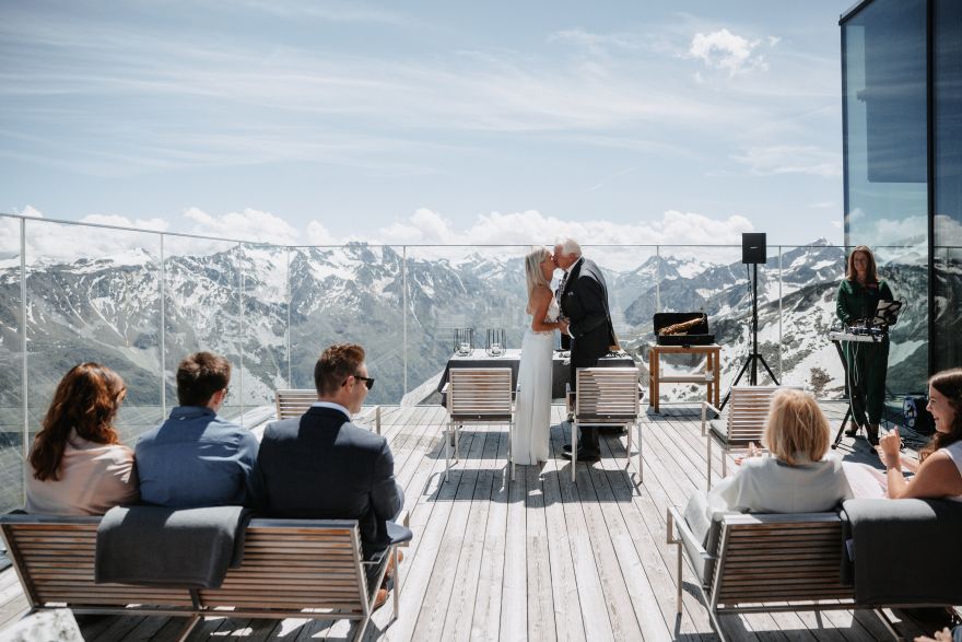 © https://media.hochzeit.click/image/upload/w_1800,c_fill,dpr_auto,f_auto/v1686224703/hochzeitclick01/37435/266107.jpg Ice Q