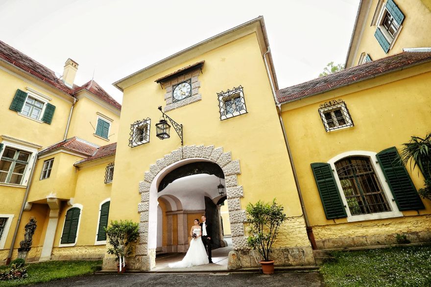 © https://media.hochzeit.click/image/upload/w_1800,c_fill,dpr_auto,f_auto/v1686224714/hochzeitclick01/22950/13184.jpg Schloss Laubegg