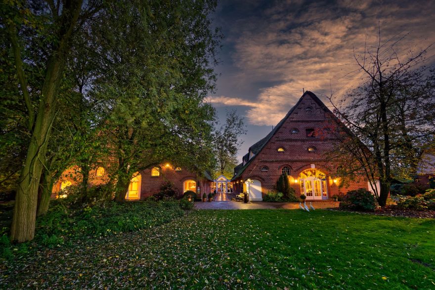 © https://media.hochzeit.click/image/upload/w_1800,c_fill,dpr_auto,f_auto/v1686224935/hochzeitclick01/93BCjyjkSJfocJXby0Ao46AWsPC2/419443.jpg Gut Schöneworth