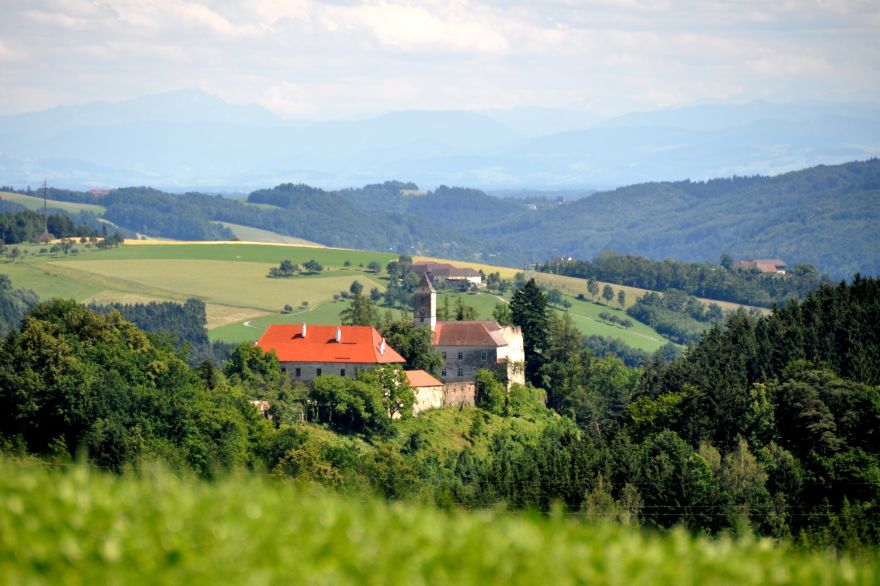 © https://media.hochzeit.click/image/upload/w_1800,c_fill,dpr_auto,f_auto/v1686225041/hochzeitclick01/16700/48533.jpg Schloss Eschelberg