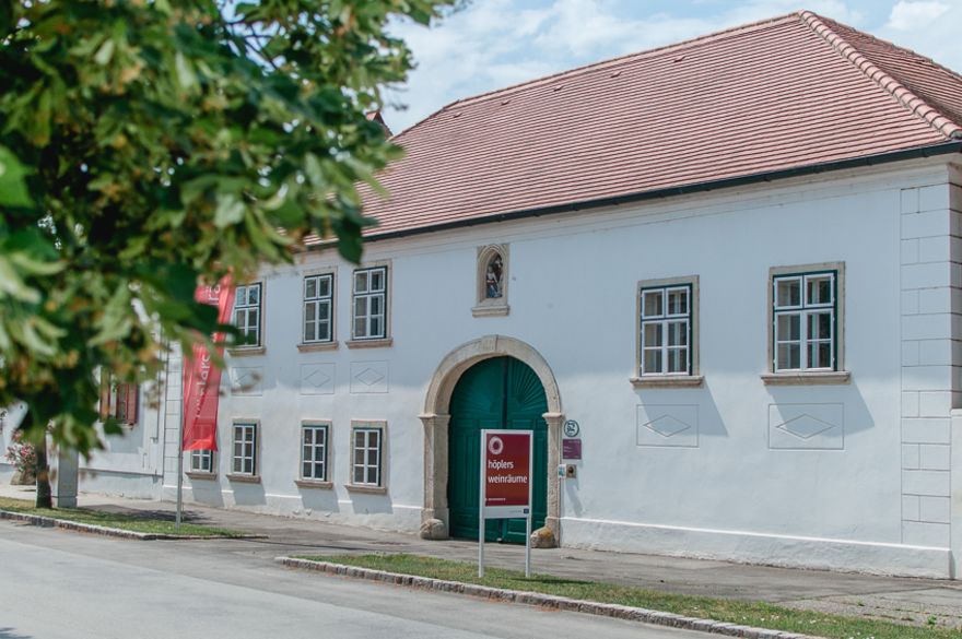 © https://media.hochzeit.click/image/upload/w_1800,c_fill,dpr_auto,f_auto/v1686225179/hochzeitclick01/81781/111196.jpg höplers weinräume