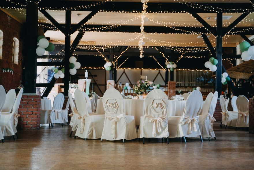 © https://media.hochzeit.click/image/upload/w_1800,c_fill,dpr_auto,f_auto/v1686225241/hochzeitclick01/ZQ2MgmNH1JXkKwMora0V3XV8FX03/418440.jpg Annenhof