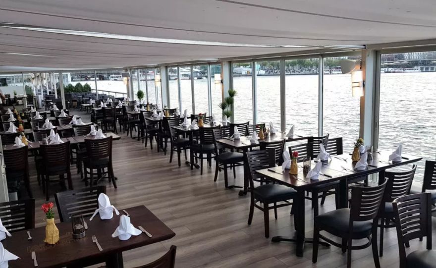 © https://media.hochzeit.click/image/upload/w_1800,c_fill,dpr_auto,f_auto/v1686225623/hochzeitclick01/pOEhIgIPYVbhVK3aznCwWariIDN2/375185.jpg Alsterlagune