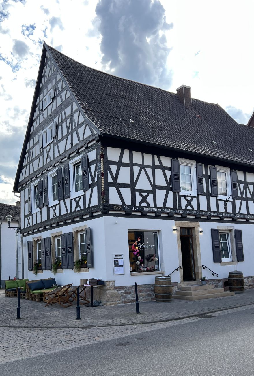 © https://media.hochzeit.click/image/upload/w_1800,c_fill,dpr_auto,f_auto/v1686225657/hochzeitclick01/TbyJXJcwflgHilPvLRgO8KDyRbA2/398457.jpg Vinorant -