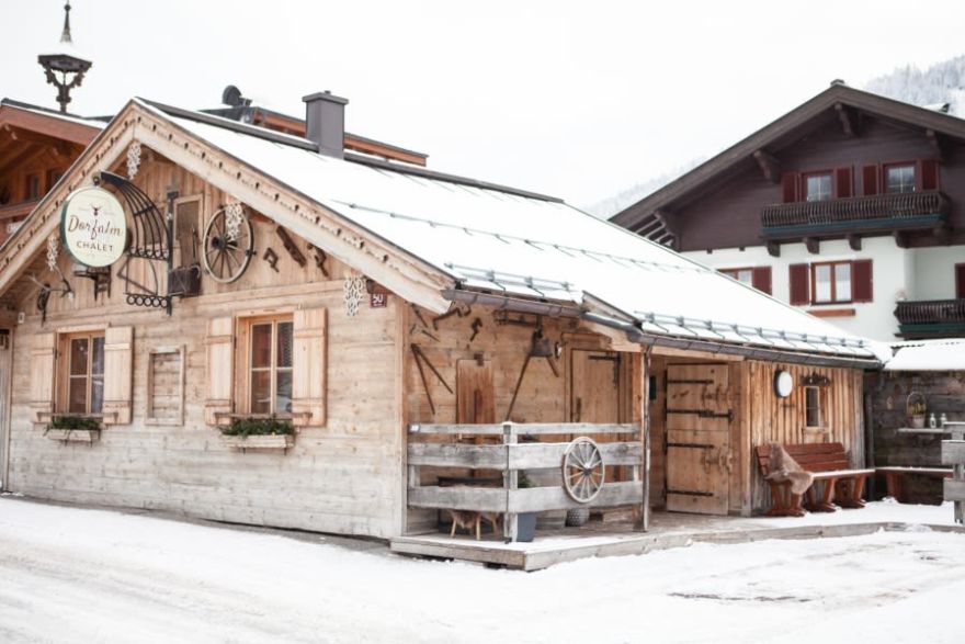 © https://media.hochzeit.click/image/upload/w_1800,c_fill,dpr_auto,f_auto/v1718003337/hochzeitclick01/EmuF8tr3czgZa4bE45ufqrZWSv83/chaletdorfalm-unterkunft-uebersicht-by-hochzeitclick-1718003271838.jpg Chalet Dorfalm