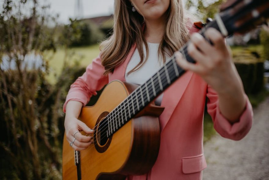 Sophie Peraus - Singing lovers down the aisle