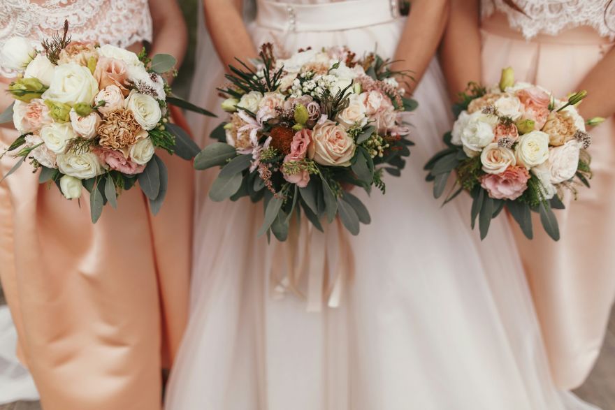 © https://media.hochzeit.click/image/upload/w_1800,c_fill,dpr_auto,f_auto/v1730369013/MyHochzeitclick/bOkIcMHFWkTpIAMpVnPRaX9XHdW2/-brautkleid-uebersicht-by-hochzeitclick-1730369004017.jpg With Love - Brautstudio