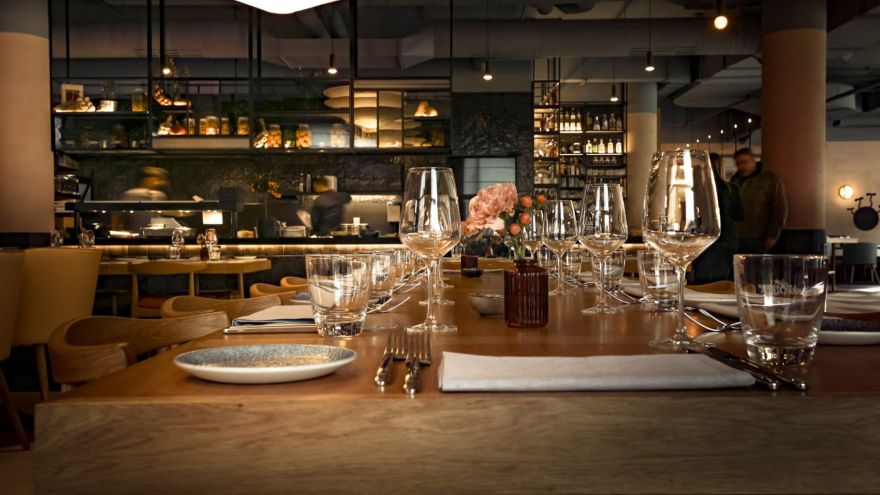 © https://media.hochzeit.click/image/upload/w_1800,c_fill,dpr_auto,f_auto/v1741174541/hochzeitclick01/gpg03lyxq9amthnqg88j.jpg Restaurant MONA