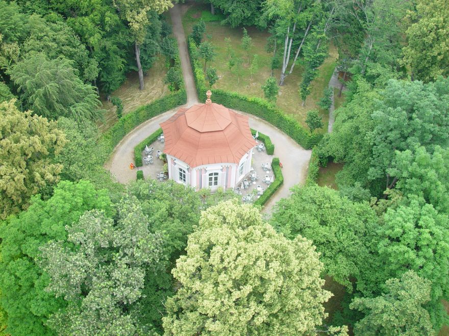 © https://media.hochzeit.click/image/upload/w_1800,c_fill,dpr_auto,f_auto/v1741252222/hochzeitclick01/zaiybkevexu8dzepec1s.jpg Pavillon Schloss Eggenberg