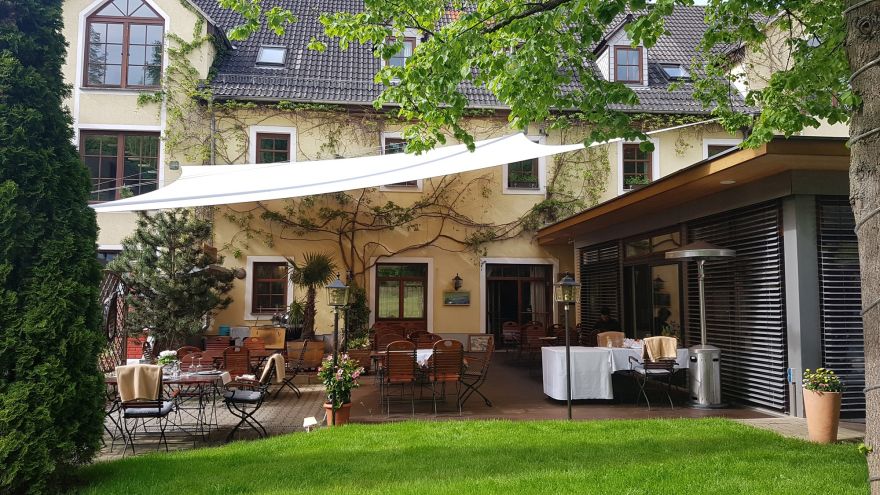Elegant-Hotel 