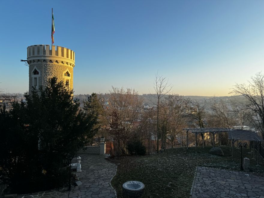© https://media.hochzeit.click/image/upload/w_1800,c_fill,dpr_auto,f_auto/v1741252242/hochzeitclick01/yxvpywzaikthikngnf77.jpg Hillerturm