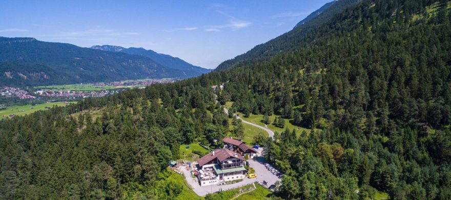© https://media.hochzeit.click/image/upload/w_1800,c_fill,dpr_auto,f_auto/v1741684390/hochzeitclick01/i4ktcduz0gio94inllho.jpg Landhotel Panorama