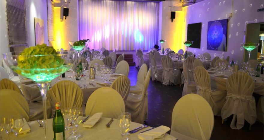 © https://media.hochzeit.click/image/upload/w_1800,c_fill,dpr_auto,f_auto/v1745655127/hochzeitclick01/idohihevt9rjhc32qfca.jpg Galerie Gaswerk