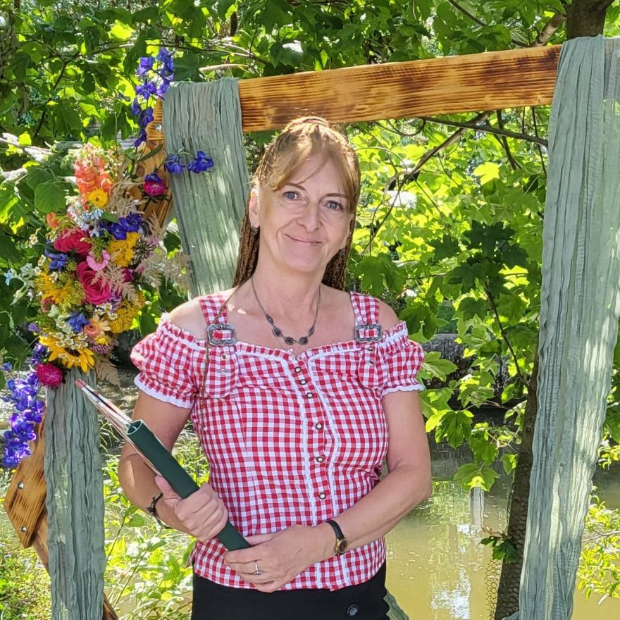 Traurednerin Jenny Thomas