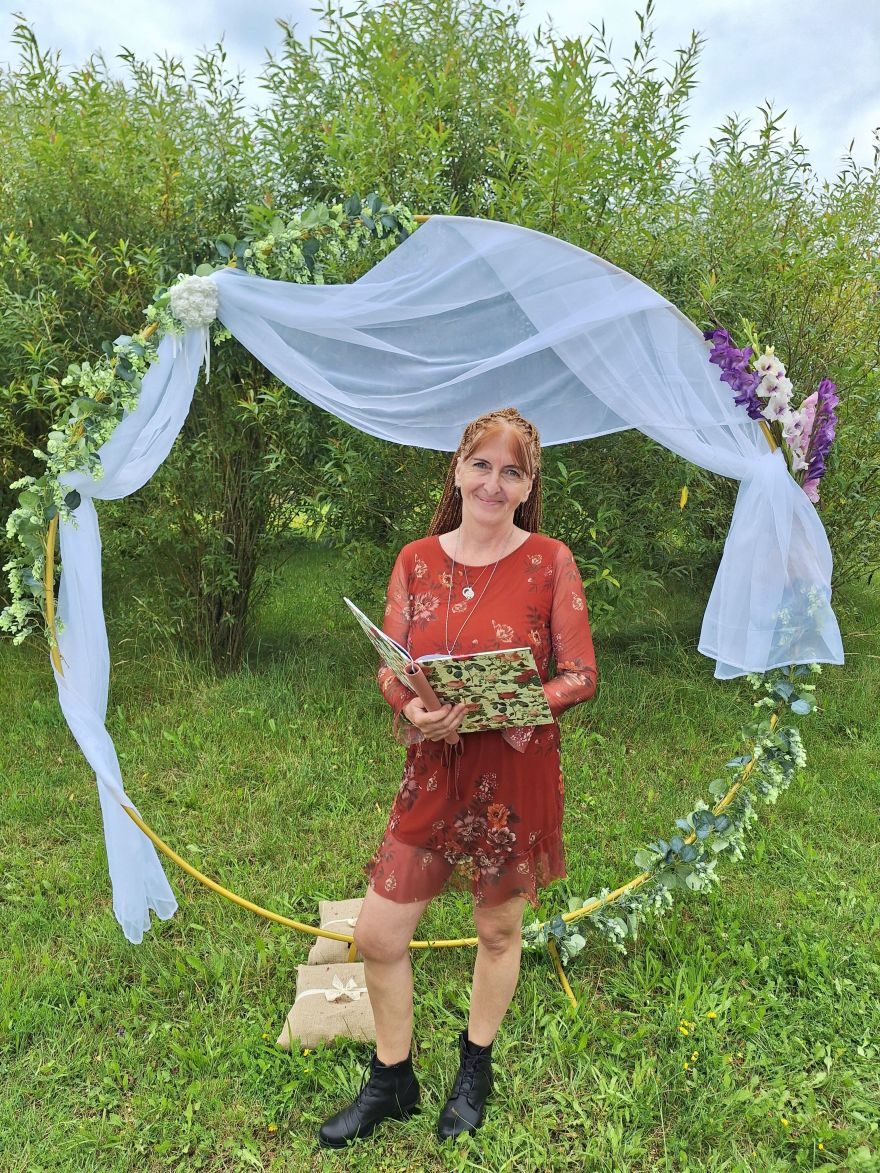 Traurednerin Jenny Thomas