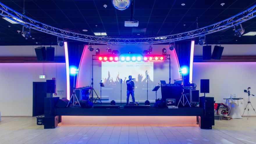 Showband Spiegel - Band und Tamada