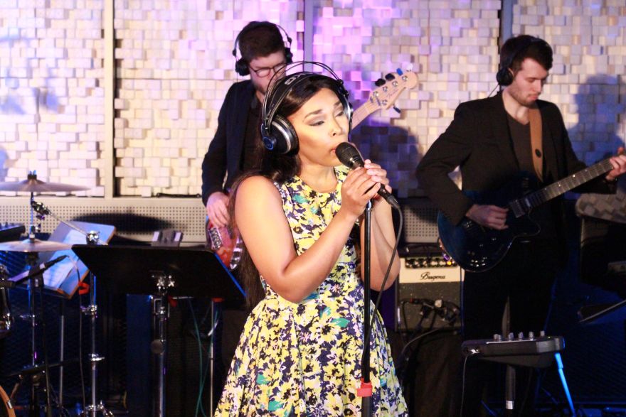 NONHLE BERYL - Solo // Duo // Jazz Trio // DJ & Live Musik // Party Band
