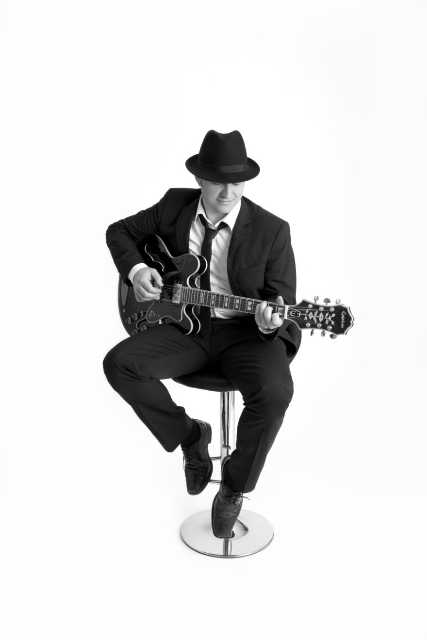 Mr. Jones - Rocksolist/Rock-Alleinunterhalter oder Unplugged
