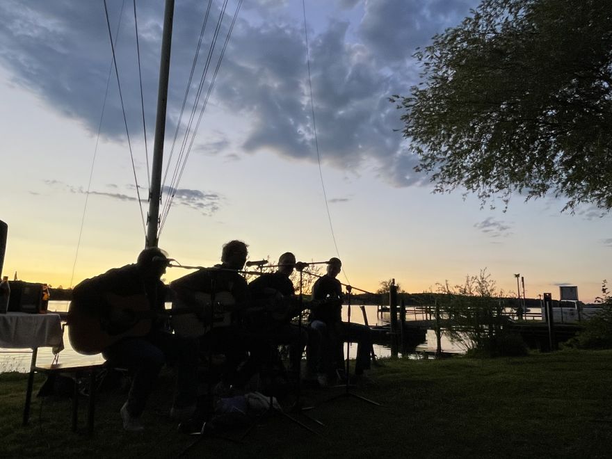 Lake Night Band 