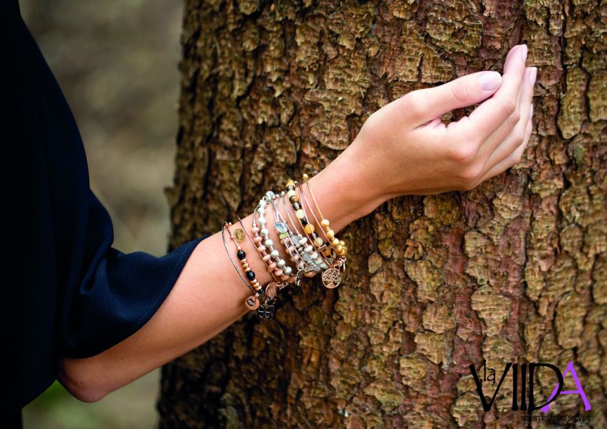 © https://media.hochzeit.click/image/upload/w_1800,c_fill,dpr_auto,f_auto/v1756112421/hochzeitclick01/E897dsviyIVwSAOpECN8z4yAesF3/juwelier-schneider-ringe-schmuck-uebersicht-by-hochzeitclick-1756112408148.jpg Juwelier Schneider