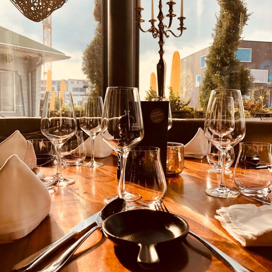 CHECK INN Restaurant Eventhalle TERMINAL EINS