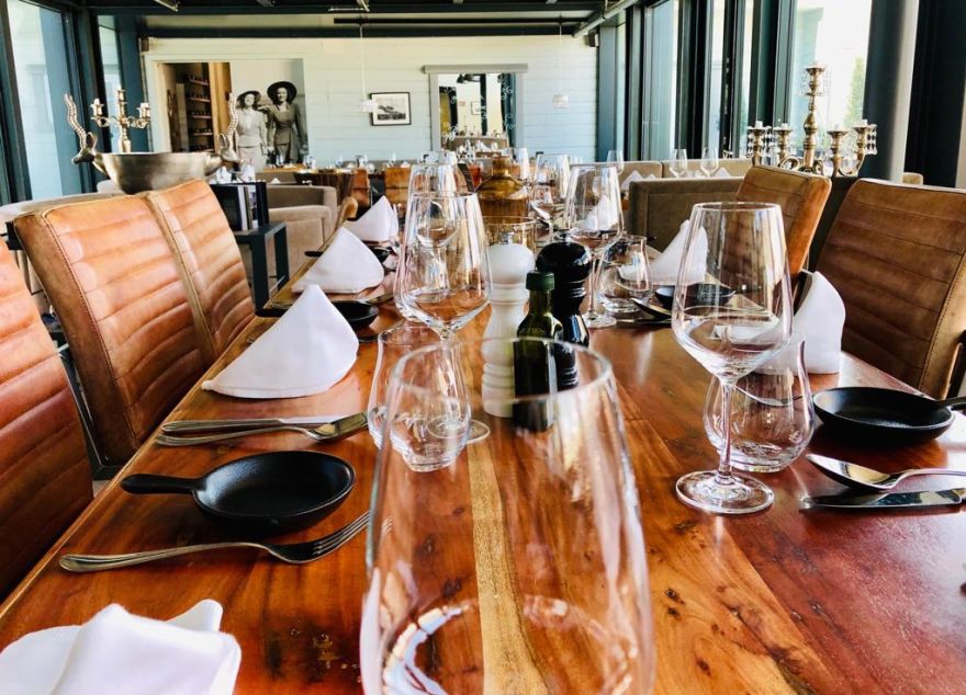 CHECK INN Restaurant Eventhalle TERMINAL EINS