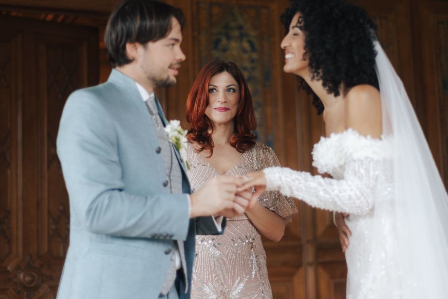 Nina Fleisch Traurednerin & Hochzeitssängerin